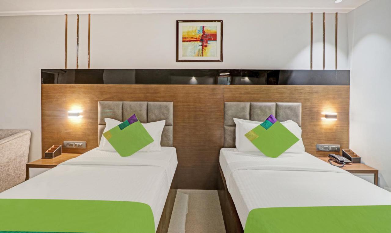 Treebo Emora Grand Hotel Yelahanka Exterior photo
