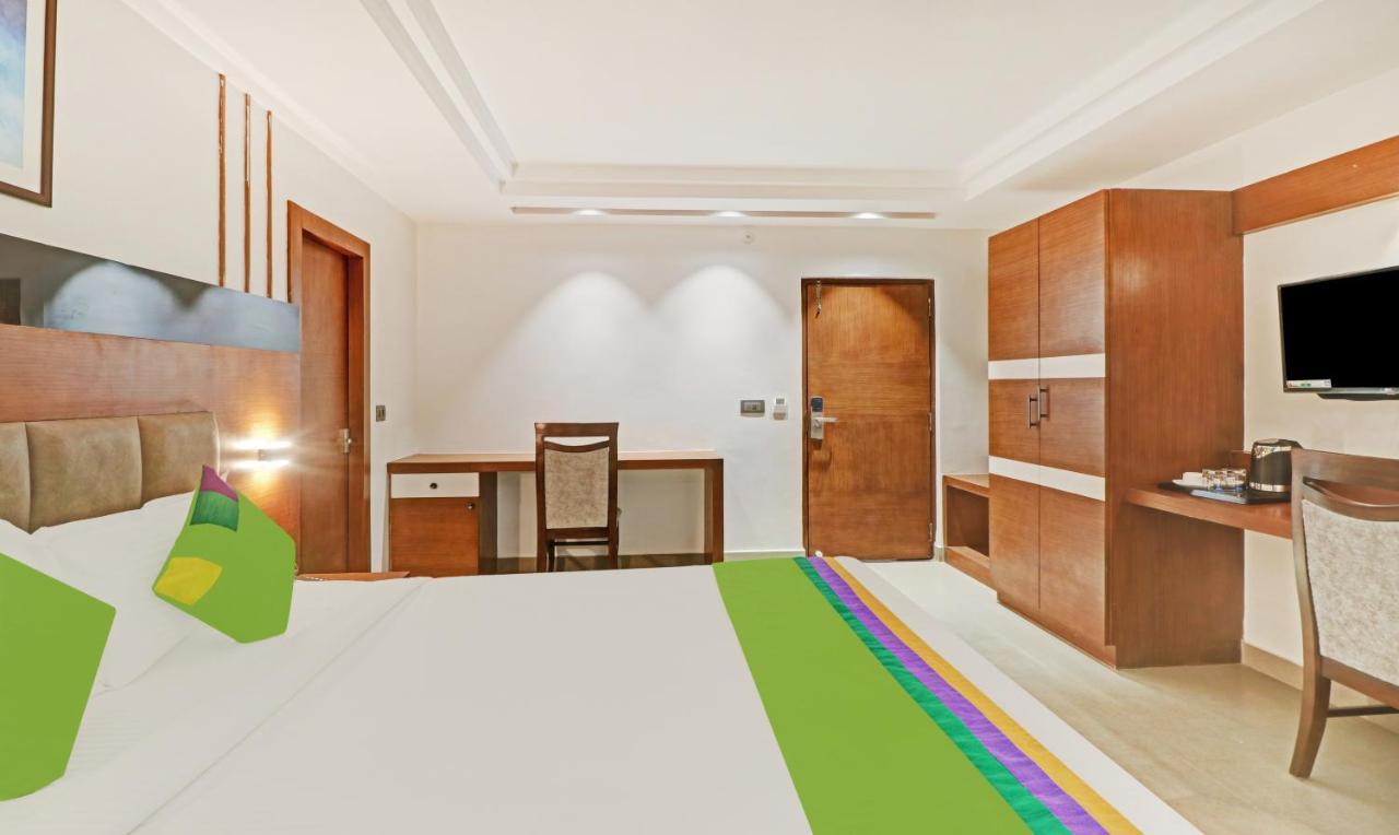 Treebo Emora Grand Hotel Yelahanka Exterior photo