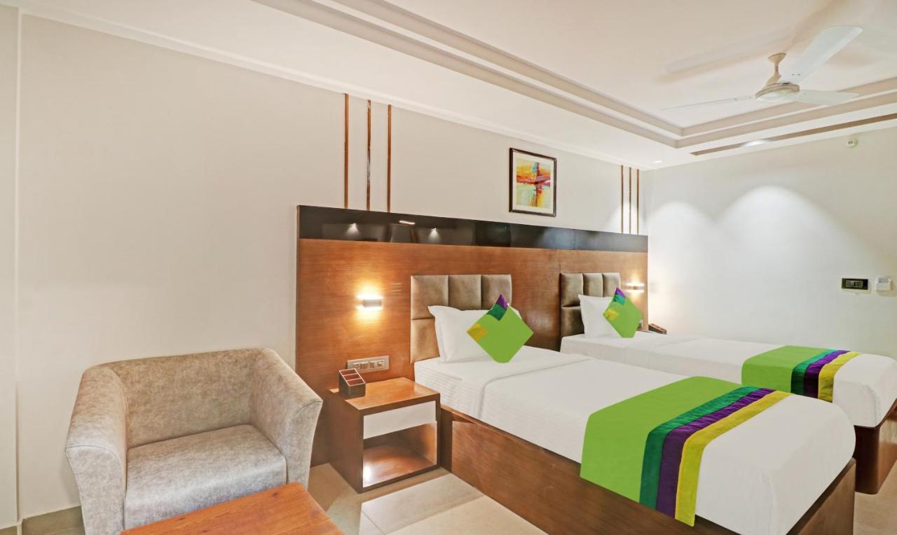 Treebo Emora Grand Hotel Yelahanka Exterior photo