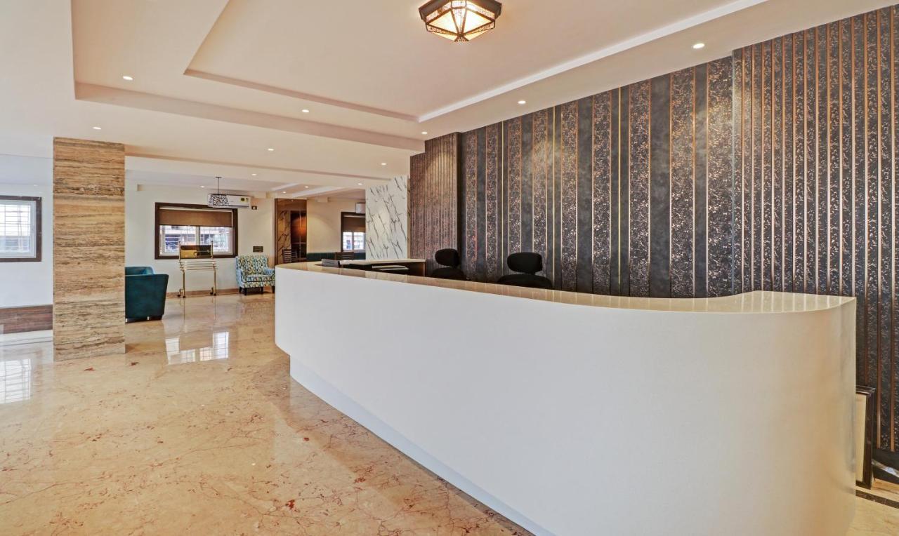 Treebo Emora Grand Hotel Yelahanka Exterior photo