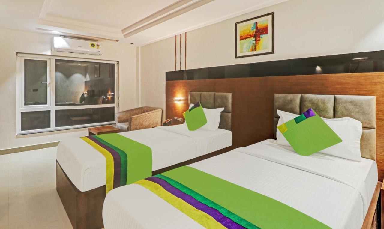 Treebo Emora Grand Hotel Yelahanka Exterior photo
