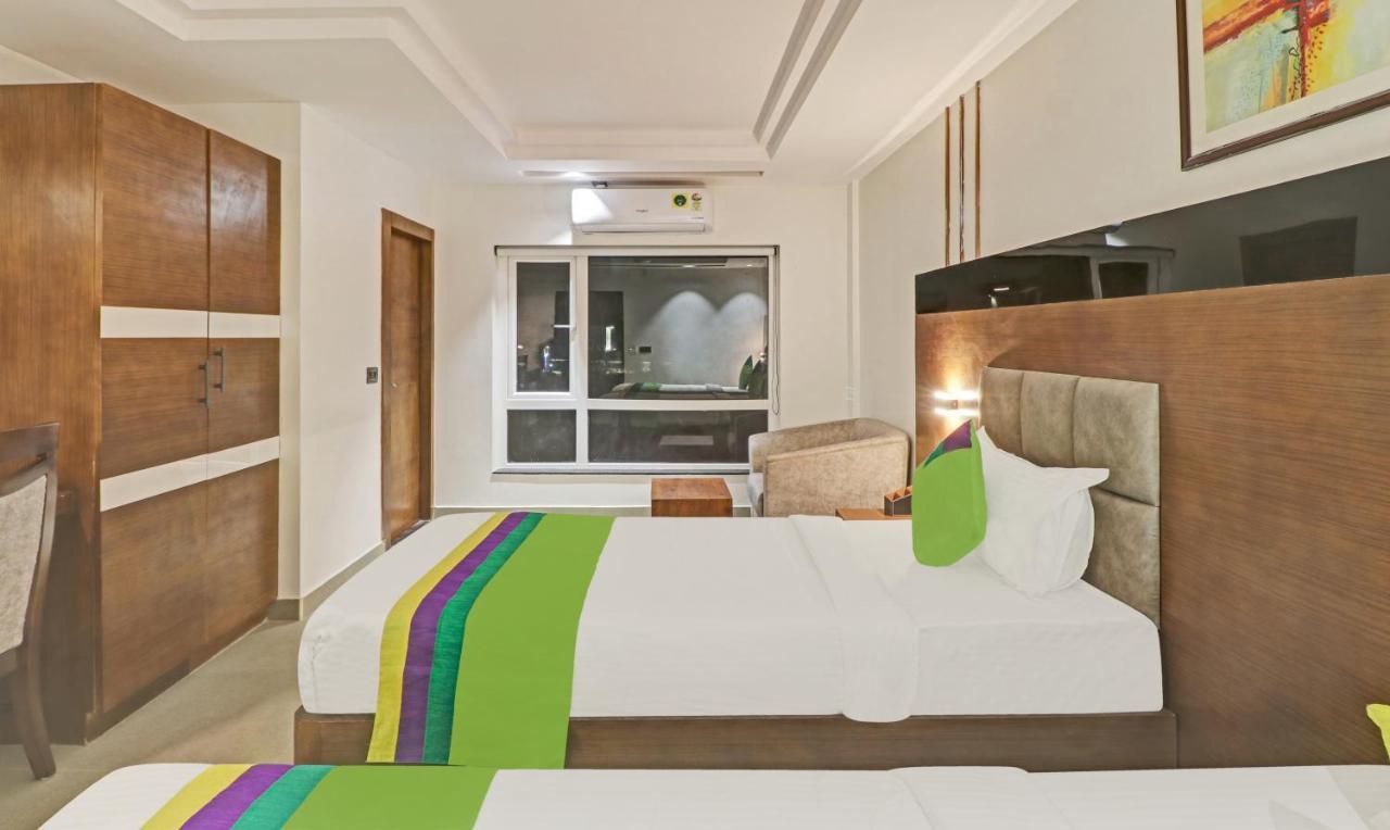 Treebo Emora Grand Hotel Yelahanka Exterior photo