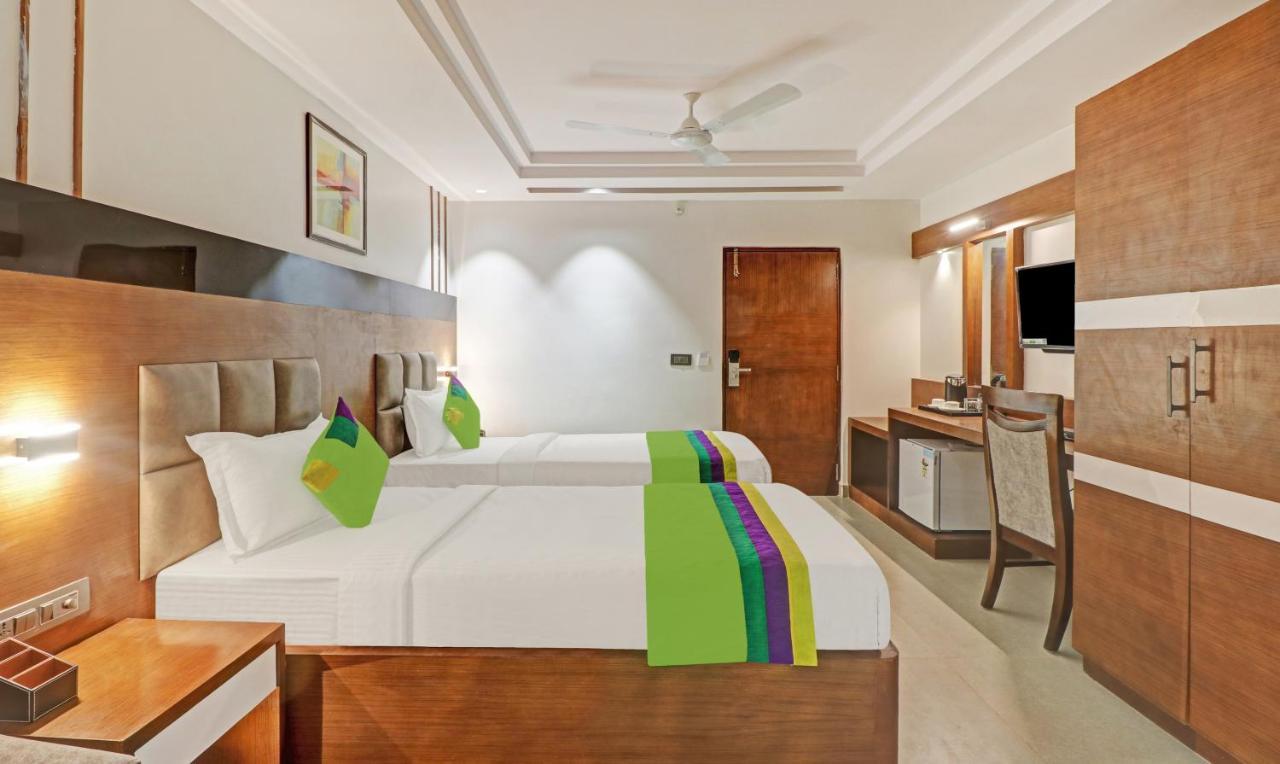 Treebo Emora Grand Hotel Yelahanka Exterior photo