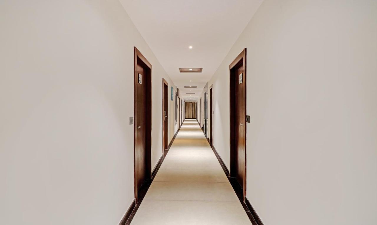 Treebo Emora Grand Hotel Yelahanka Exterior photo